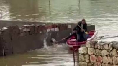 Diyarbakır’ın Kocaköy ilçesinde sağanak yağış nedeniyle meydana gelen taşkında evde