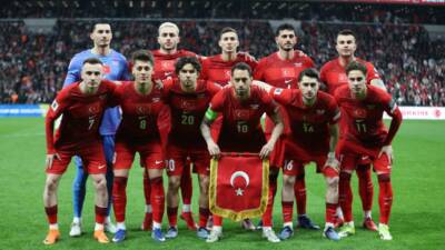 A Milli Futbol Takımı’nın sahadaki mücadelesi, futbolseverler tarafından “bitmeyen Türk