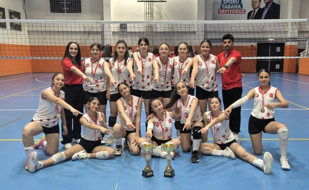 Adıyaman’ın Tut Gençlik Spor Kulübü Kızlar Voleybol Takımı, küçükler kategorisinde