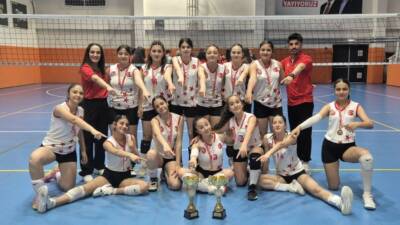 Adıyaman’ın Tut Gençlik Spor Kulübü Kızlar Voleybol Takımı, küçükler kategorisinde