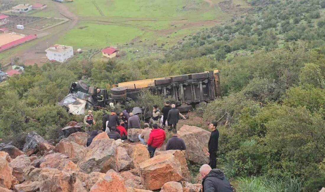 Gaziantep’te madende çalışan kamyon uçuruma yuvarlandı. Meydana gelen kazada araç