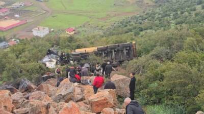 Gaziantep’te madende çalışan kamyon uçuruma yuvarlandı. Meydana gelen kazada araç