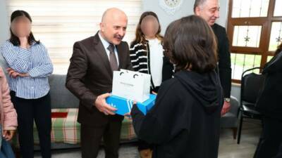 Adıyaman’ın Valisi Osman Varol, Safvan Çocuk Evlerinde koruma ve bakım