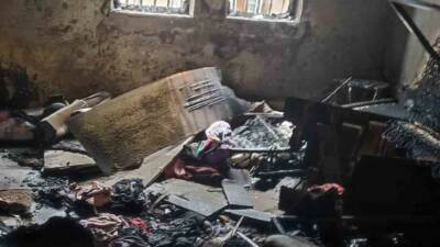 Diyarbakır'ın Bağlar ilçesindeki bir evde çıkan yangın itfaiye ekipleri tarafından