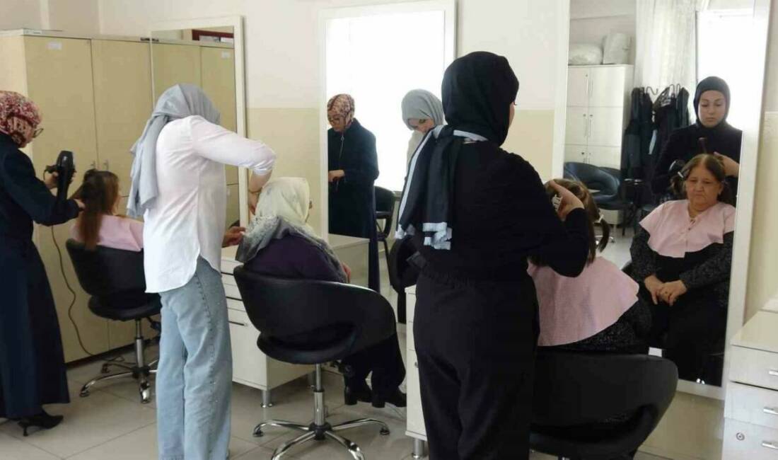 Gaziantep’te "Yaşlılar Haftası" dolayısıyla aralarında evde yalnız yaşayan ve eşi