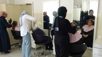 Gaziantep’te "Yaşlılar Haftası" dolayısıyla aralarında evde yalnız yaşayan ve eşi