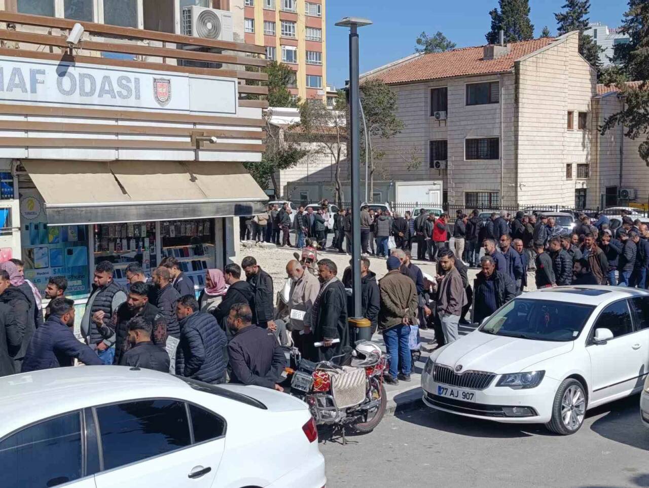 Şanlıurfa’da kamuoyunda "APP" olarak bilinen standart dışı plaka kullanan araç