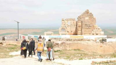 Diyarbakır’ın Çınar ilçesindeki 3 bin yıllık Zerzevan Kalesi, bayram tatilinde