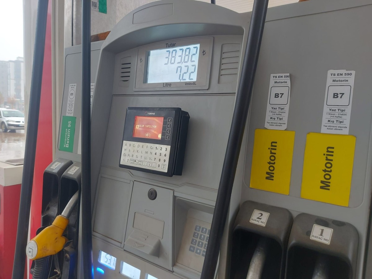 Orta Doğu'daki savaşın küresel petrol fiyatlarını yükseltmesiyle motorine 2 lira