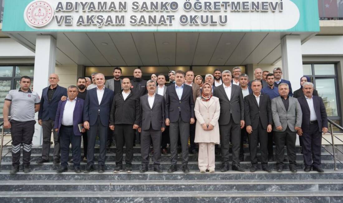 Adıyaman Milletvekili İshak Şan, Adıyaman Sanko Öğretmenevi’nde düzenlenen programda vatandaşlarla