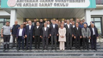 Adıyaman Milletvekili İshak Şan, Adıyaman Sanko Öğretmenevi’nde düzenlenen programda vatandaşlarla