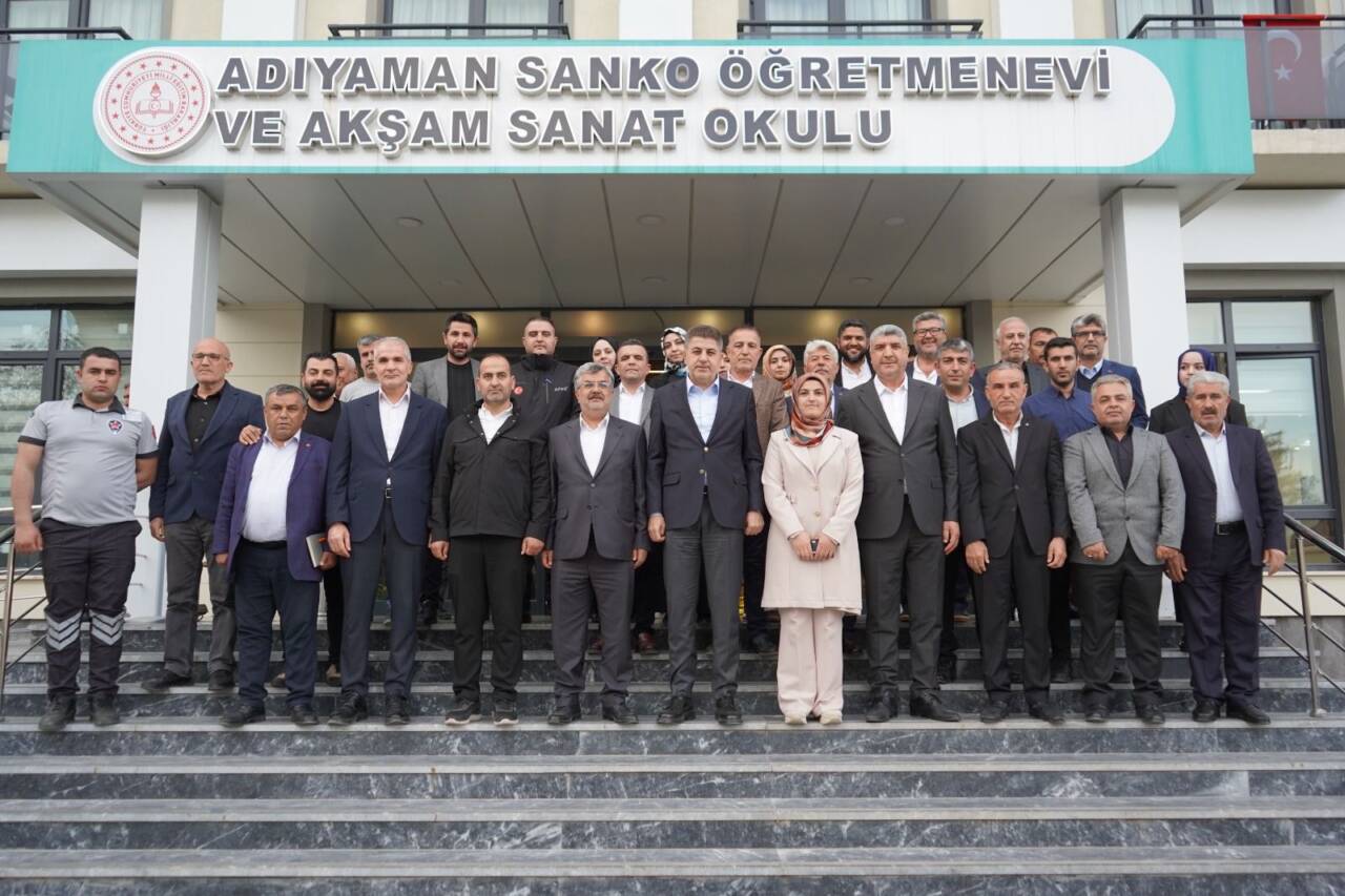 Adıyaman Milletvekili İshak Şan, Adıyaman Sanko Öğretmenevi’nde düzenlenen programda vatandaşlarla