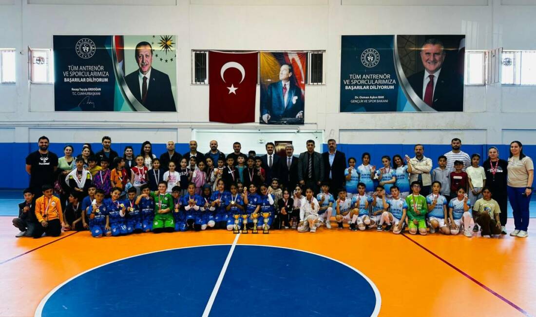 Besni’de düzenlenen Geleneksel Çocuk Oyunları İlçe Finalleri büyük bir coşkuya