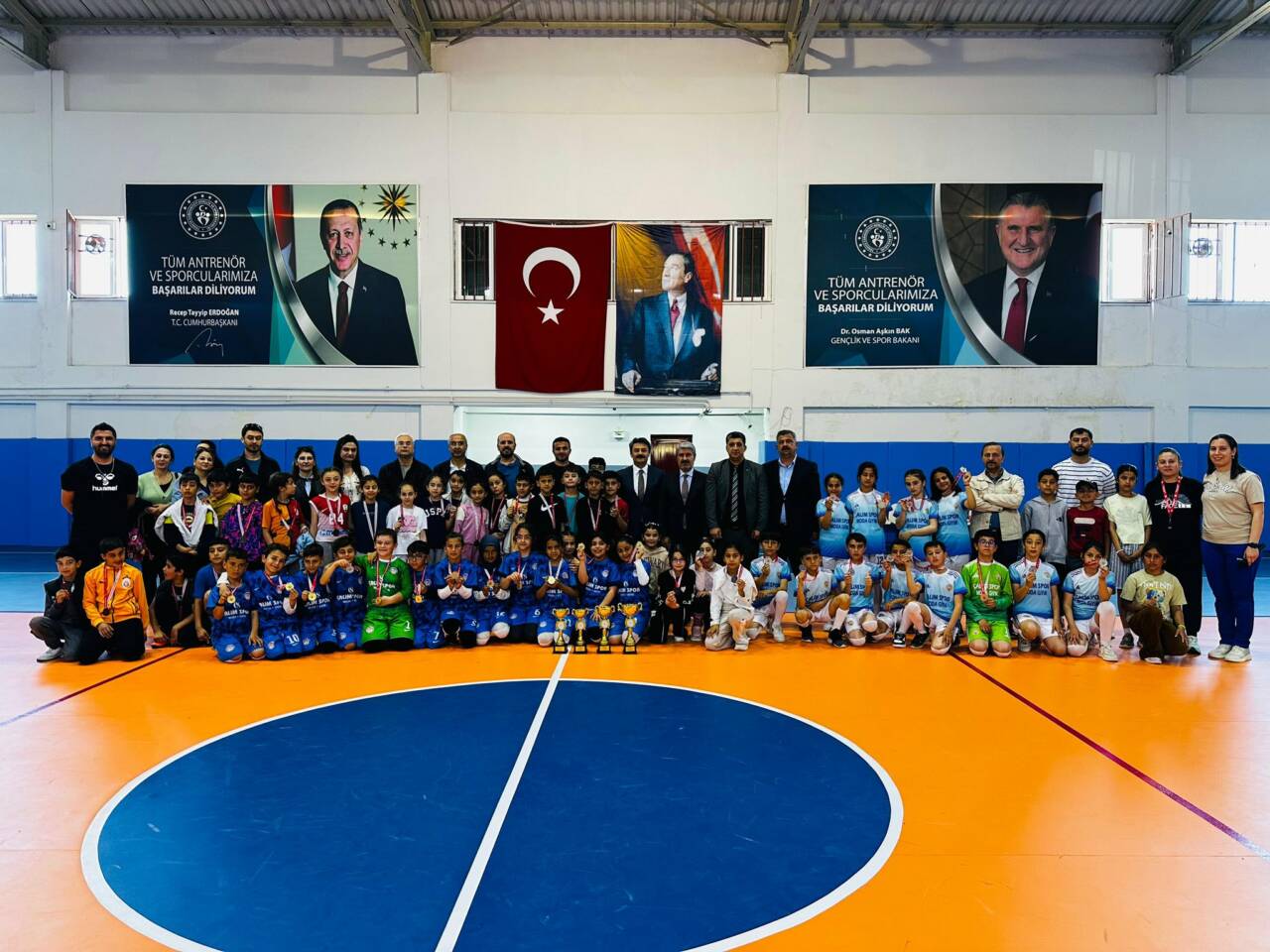 Besni’de düzenlenen Geleneksel Çocuk Oyunları İlçe Finalleri büyük bir coşkuya