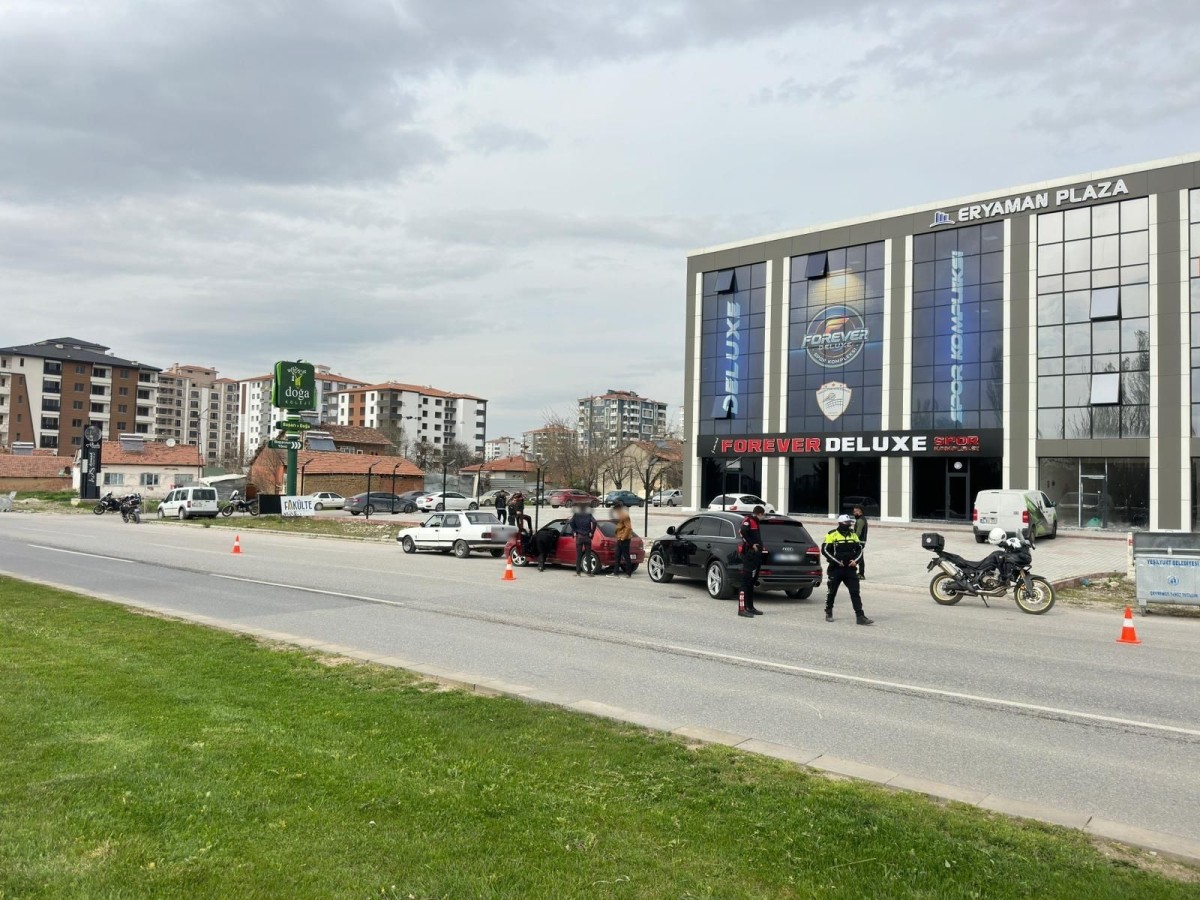 İl Emniyet Müdürlükleri tarafından okul çevrelerinde yürütülen denetimler aralıksız devam