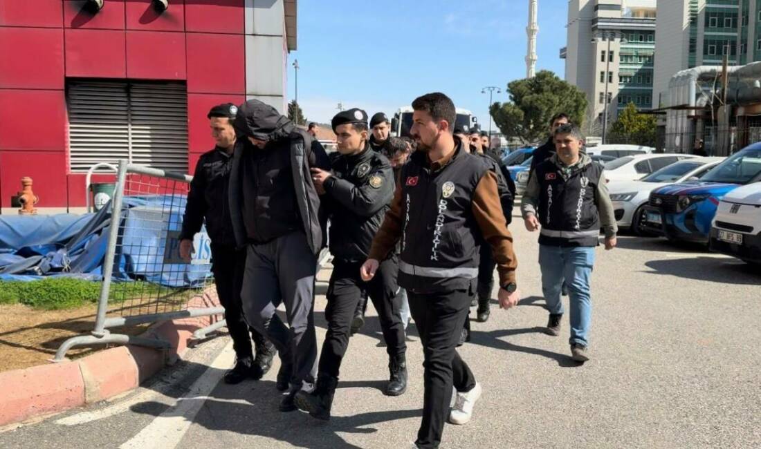 Gaziantep Üniversitesi öğretim görevlisi Mehmet Ali Y., aralarında bir fakülte