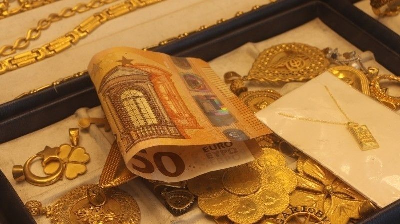 Altın fiyatlarında hareketlilik devam ediyor. Yaşanan savaşın etkisiyle dalgalanma yaşayan