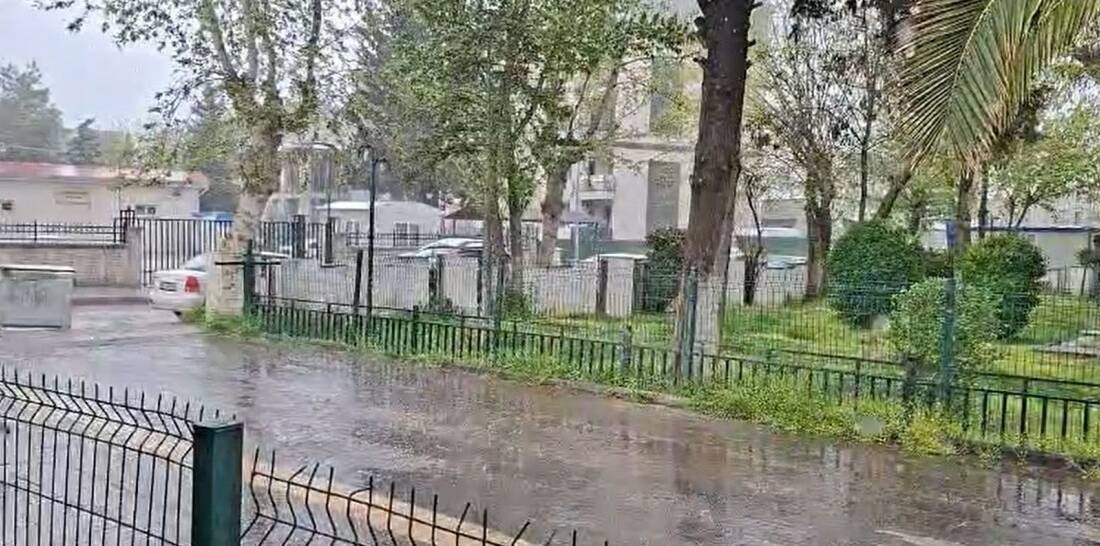 Adıyaman'da İl genelinde dün akşam saatlerinden itibaren etkisini artıran sağanak