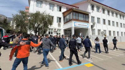 Kahramanmaraş’ta bir okulda düzenlenen silahlı saldırıya ait görüntüleri sosyal mecralarda