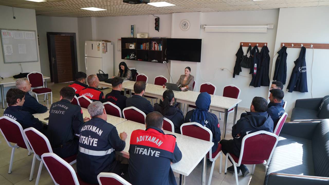 Adıyaman Belediyesi İtfaiye Müdürlüğü’nde görev yapan personele, İş Sağlığı ve