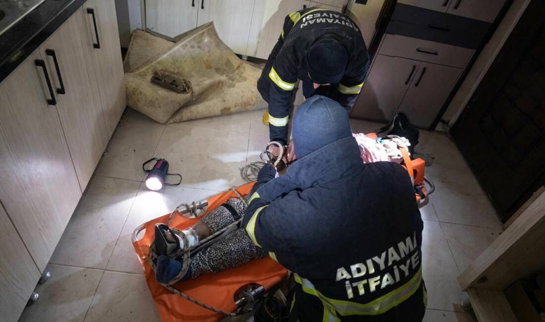 Adıyaman’da gece yarısı meydana gelen su baskını, ekiplerin zamanla yarıştığı