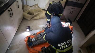 Adıyaman’da gece yarısı meydana gelen su baskını, ekiplerin zamanla yarıştığı