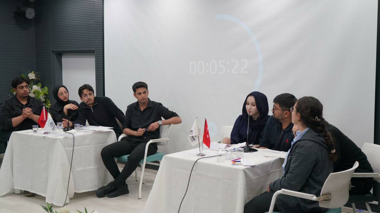 Adıyaman Belediyesi Eğitim ve Kültür Merkezi’nde (AKEM), YKS’ye hazırlanan öğrenciler