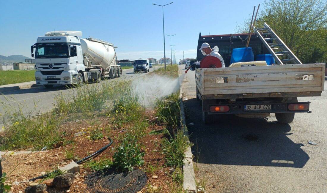 Adıyaman Belediyesi, hava sıcaklıklarının artmasıyla birlikte kent genelinde karasinek, haşere