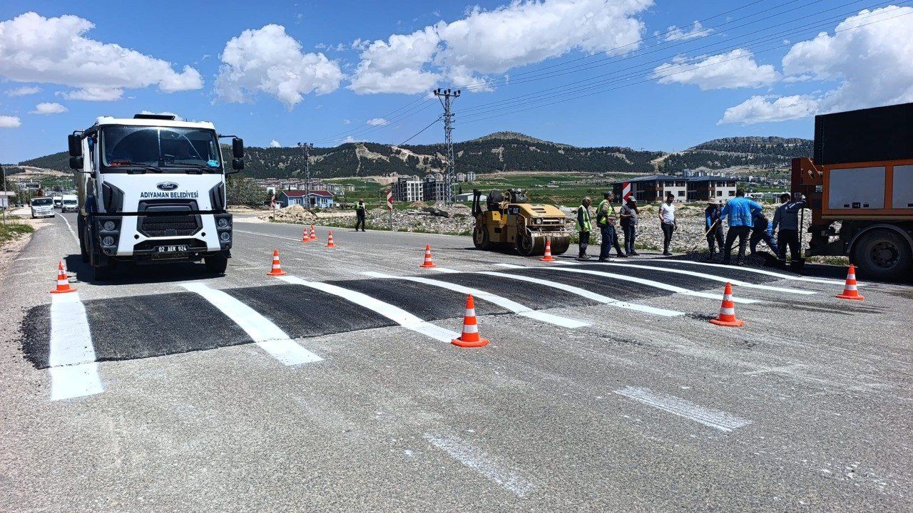 Adıyaman Belediyesi, kent genelinde trafik güvenliğini artırmak amacıyla okul çevreleri