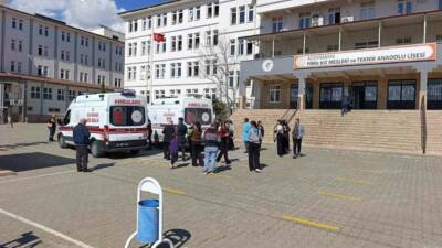 Adıyaman'da evden getirdikleri yiyecekleri tükettikten sonra rahatsızlanan 3 öğrenci hastaneye