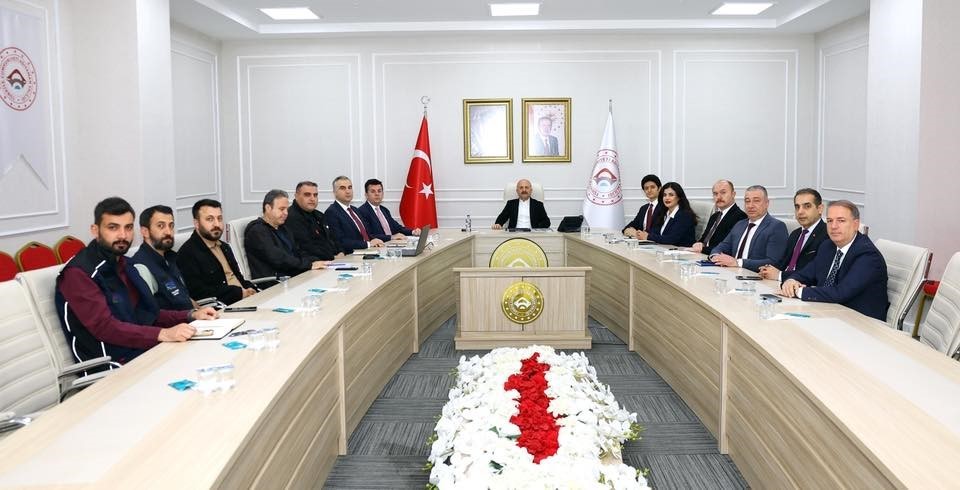 Adıyaman’da genelinde yürütülen çalışmaların değerlendirildiği Haftalık Koordinasyon Toplantısı Vali Osman