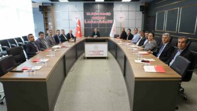 Adıyaman İl Sağlık Müdürlüğü’nde düzenlenen toplantıda sağlık hizmetleri kapsamında karşılaşılabilecek