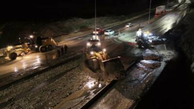 Adıyaman'da etkili olan şiddetli yağışlar nedeniyle Mersin Caddesi'nde heyelan ve