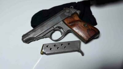 Adıyaman’da polis ekiplerince durumundan şüphelenilerek kovalamaca sonucu yakalanan şahsın üzerinden