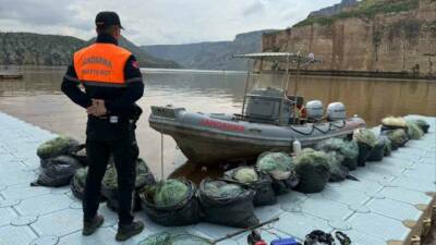 Gaziantep’te nehir üzerinde ağ ile avlanma yasağına uymayan 5 şahıs,