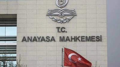Anayasa Mahkemesi, nüfusu 2 binin altına düşen belediyelerin köy statüsüne