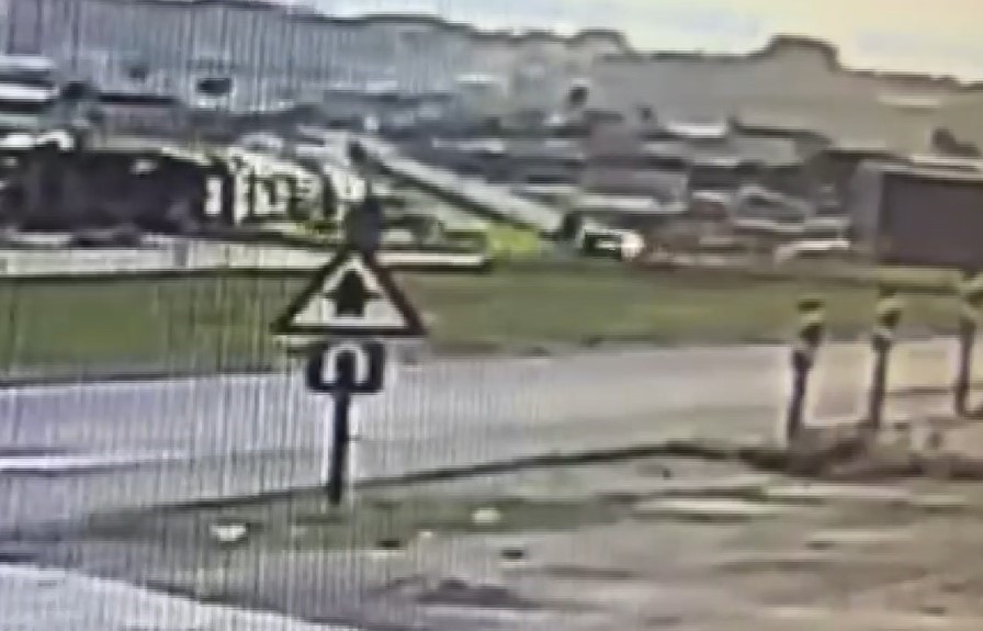 Gaziantep’in Nizip ilçesinde seyir halindeyken aniden sola dönüş yapan motosikletli,