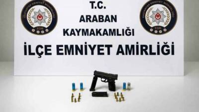 Gaziantep’in Araban ilçesinde yol kontrol noktasında durdurulan şüpheli araçta 1