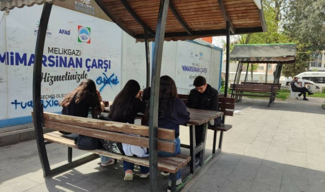 Şanlıurfa'nın Siverek ilçesindeki Ahmet Koyuncu Mesleki ve Teknik Anadolu Lisesi