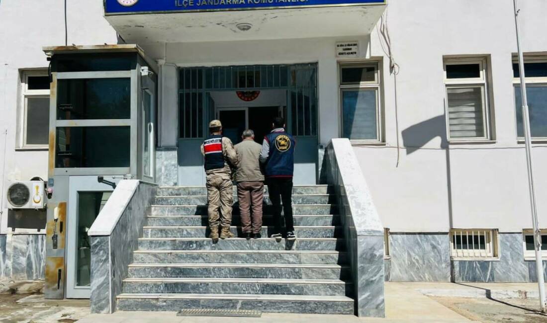 Şanlıurfa’nın Birecik ilçesinde aranan 2 şahıs yakalandı.