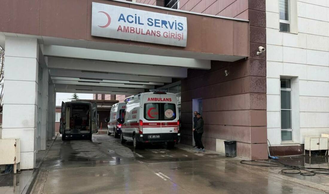 Adıyaman’da, bir binanın 4.katından atlayan genç kız, 2. katın balkonundaki