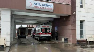 Adıyaman’da, bir binanın 4.katından atlayan genç kız, 2. katın balkonundaki