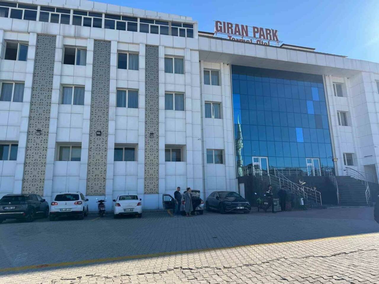 Diyarbakır'ın Çermik ilçesindeki kaplıcalar, yeni sezonu açarak ziyaretçilerini ağırlamaya başladı