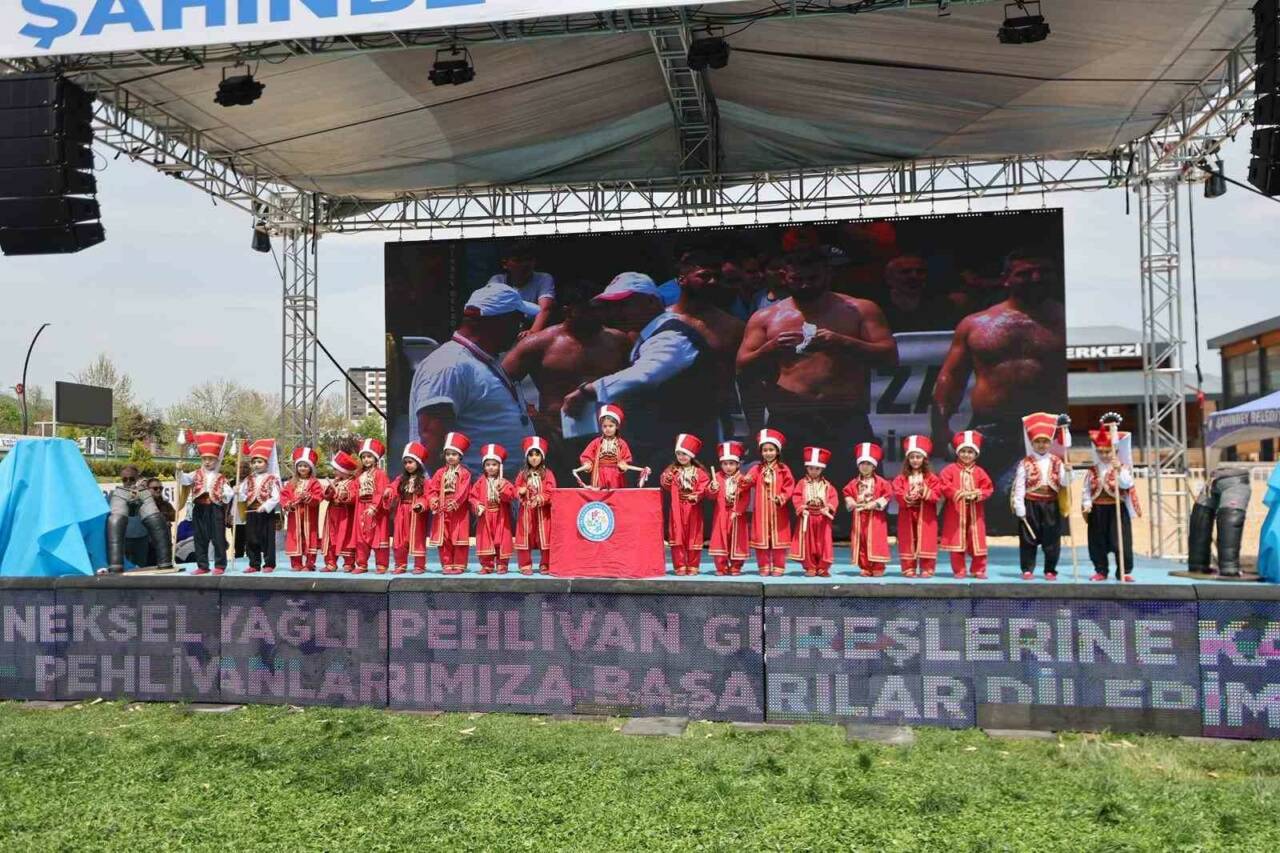 Cumhuriyet Halk Partisi (CHP) İl Başkanı Vakkas Açar ve il