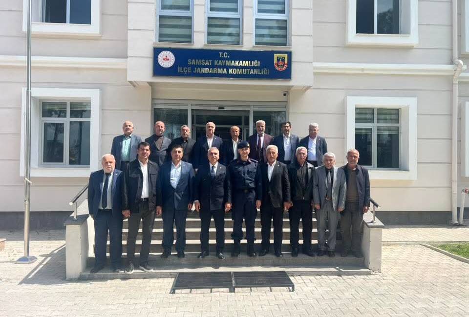 MHP Adıyaman İl Başkanı İsmail Gümüş ve yönetim kurulu üyeleri,