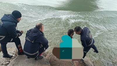 Cizre'de Dicle Nehri'ne atlayarak intihar teşebbüsünde bulunan genç kız, ikna