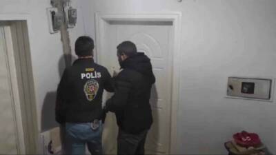 Diyarbakır merkezli 8 ilde düzenlenen dolandırıcılık operasyonunda 15 kişi yakalandı.