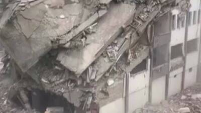 Diyarbakır’da asrın felaketinde ağır hasar alan binaların yıkım süreci devam