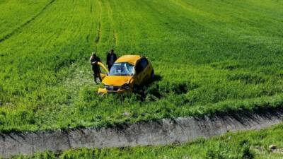 Diyarbakır'ın Silvan ilçesinde bir taksinin takla atması sonucu 1'i ağır