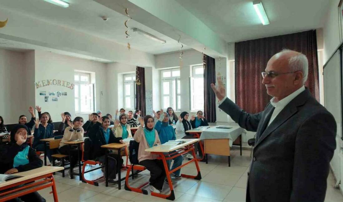 Adıyaman’da, emekliye ayrılan okul müdürü Bekir Tunç için veda programı